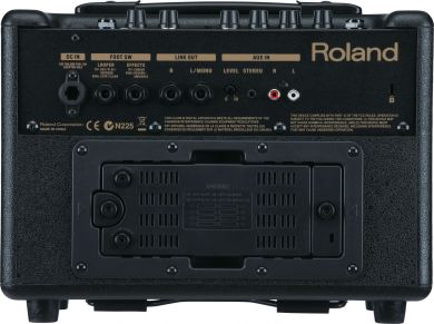 Roland AC-33 akustinen paristoilla toimiva vahvistin