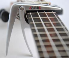 Aroma AC-03 ukulelen capo