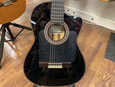 Esteve Gipsykings SP nylonkielinen mikitetty kitara, musta