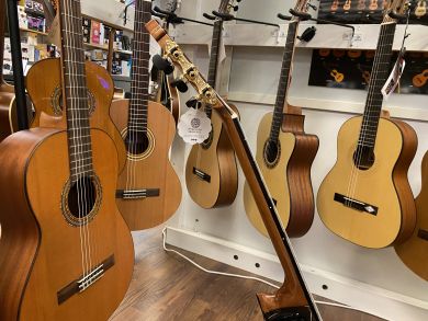 Esteve Gipsykings SP nylonkielinen mikitetty kitara, musta