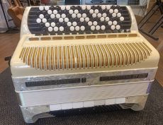 Kouvola Kuningas 60 Cassotto harmonikka