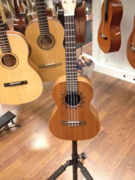 Baton Rouge V2-T Sun tenori ukulele