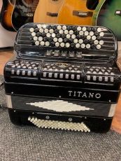 Titano 3-äänikertainen harmonikka